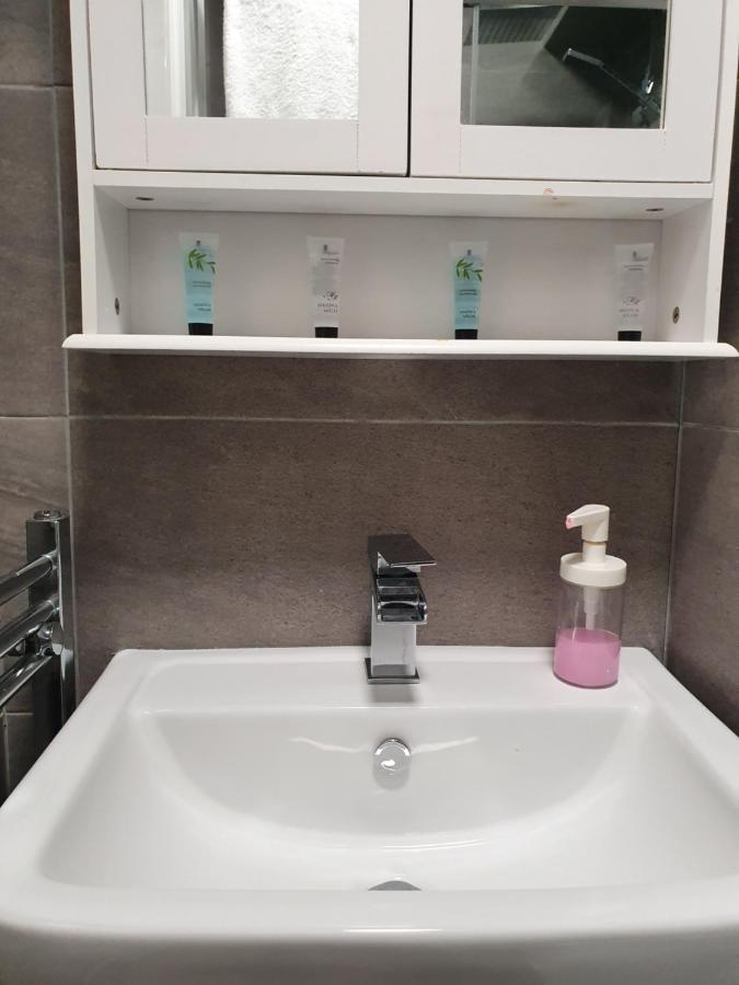 Oyo Butlers Hotel Шефилд Экстерьер фото